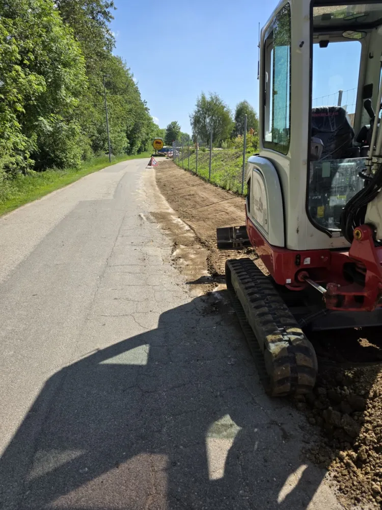Fouille le long d'un chemin, rebouchée — Etienne Terrassement